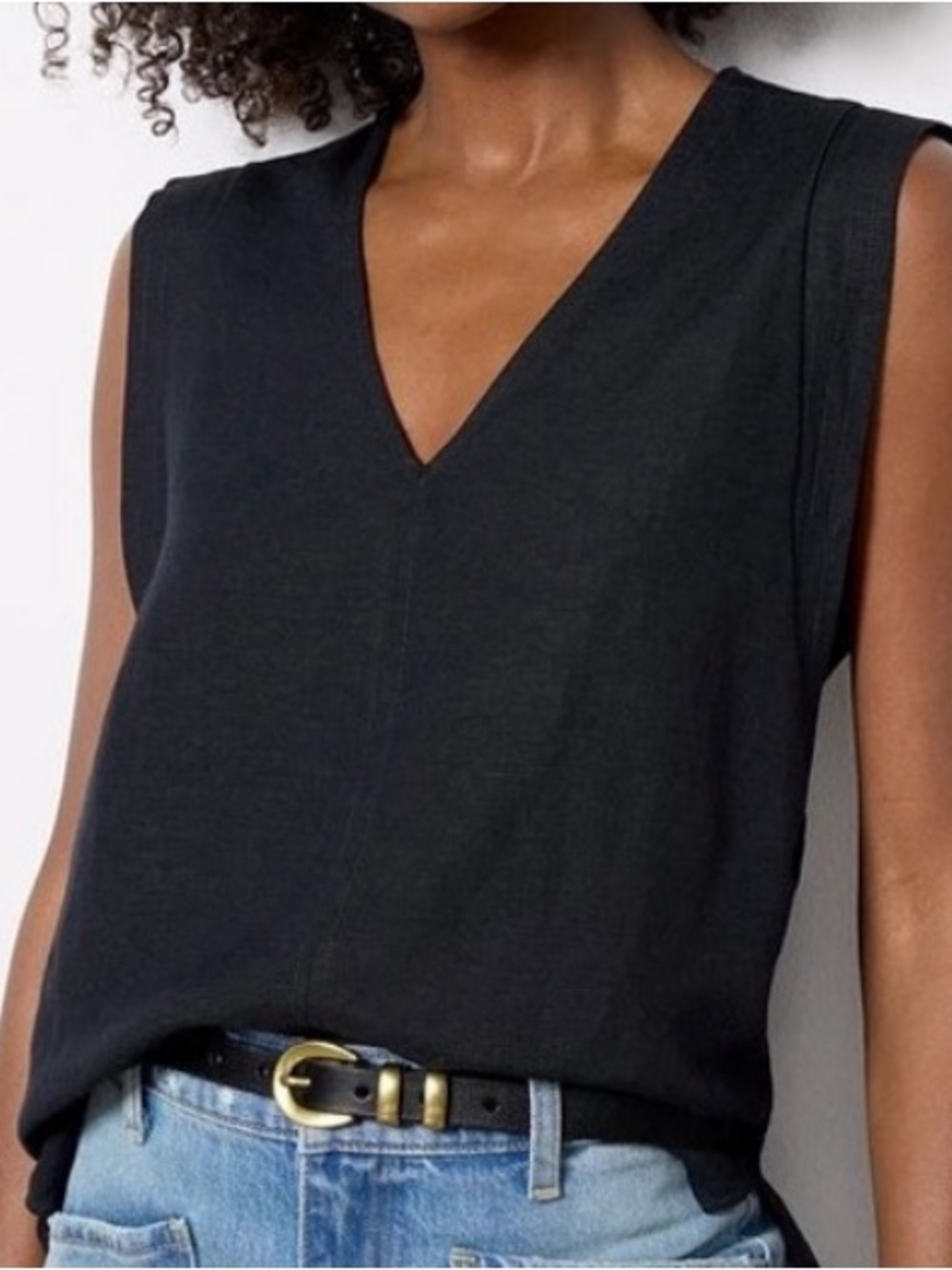 Evereve Sophia Black V-Neck Linen Muscle Tee